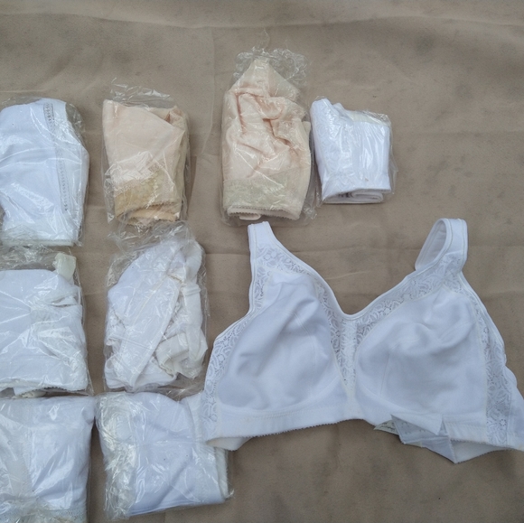 ❤️ LOT OF 9 Vintage Bra's size 36 D Playtex & underscore - Picture 4 of 4